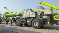 Grue tout-terrain ZRT900V 90T 49m de qualité industrielle pour le levage de modules de plateformes offshore et les travaux d'entretien de raffineries