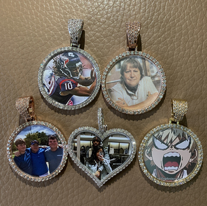 Colgante personalizado de latón con forma redonda y borde de circonia cúbica, collar con foto personalizada, regalo de memoria con imagen personalizada - Product Image 1