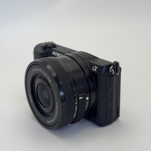 กล้องมิเรอร์เลส <span class=keywords><strong>Sony</strong></span> A5100 มือสองขายส่ง เลนส์ 16-50 มม. PZ ความละเอียด 24.3MP ระบบโฟกัสไฮบริดเร็ว หน้าจอสัมผัส WiFi สำหรับ Vlog พร้อมขายต่อในราคาส่ง - Product Image 2