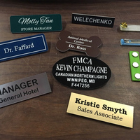 Badges Nominatifs en Métal Poli pour Professionnels d'Affaires, Étiquettes de Personnel Hôtelier de Luxe, Concierge Immobilier, Impression de Texte Personnalisé