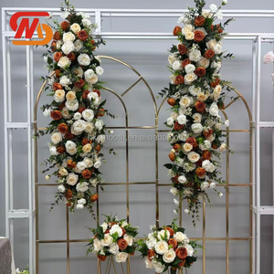 Nouveau design élégant de chemin de table en fleurs artificielles en soie personnalisées avec des feuilles vertes pour la décoration de mariage - Product Image 1