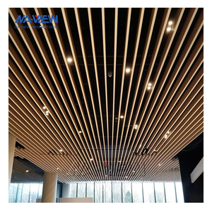 Plafond suspendu moderne <span class=keywords><strong>en</strong></span> aluminium à effet <span class=keywords><strong>bois</strong></span> personnalisable, lames métalliques ignifuges pour hôtels, hôpitaux, aéroports, gares - Product Image 1