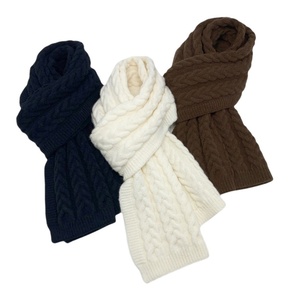 Bufanda de Punto Ecológica y Sostenible, Hecha de RPET Reciclado y Acrílico, Cálida para Invierno, Suave y Lujosa, Unisex, para el Cuello y la Cabeza, Ideal para Viajes - Product Image 2