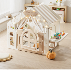 Casetta da Gioco in Plastica da Interno con Tenda e Scaffale Portagiochi per Blocchi da Costruzione per Neonati e Bambini - Product Image 2