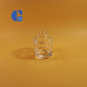 Flacon de parfum cylindrique à facettes unique de luxe, base épaisse, 95 ml, flacon de parfum en <span class=keywords><strong>verre</strong></span> géométrique artistique avec col à sertir de 15 mm - Product Image 4