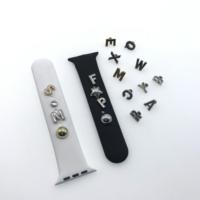Offre Spéciale de luxe plus récent métal lettres alphabets breloques Apple Watchband breloques décorations