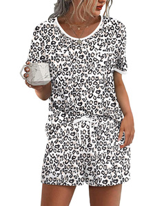 Conjunto de Pijama Feminino 2 Peças: Camiseta de Manga Curta com Gola Redonda e Shorts, Roupa de Dormir Macia com Bolso no Peito - Product Image 2
