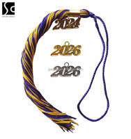 Pompon de toque de graduation bicolore rose/blanc SC avec plaque d'année 2026, de haute qualité, 100 % polyester, pour toques académiques