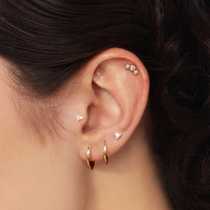Piercing de Labret de Plata de Ley S925 con Tres Circonitas Planas de 1.2mm y 16G, con Rosca para Fijación - Product Image 3
