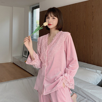 Pyjama de styliste en dentelle pour femme, vêtements de nuit féminins, doux, à boutons et manchettes, cadeau délicat, promotion, 2022