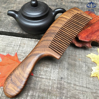 Peigne en bois au meilleur prix pour les soins des cheveux en provenance du Vietnam