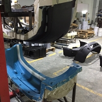 Moulage par injection à faible volume rapide et économique, pare-chocs automobiles personnalisés, du prototypage à la production, bonne qualité