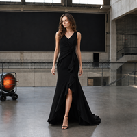 Robe de soirée noire sirène à col en V, taille nouée, volants en cascade et fente, pour invitée de mariage, sur mesure, vente en gros