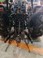 Tracteur haute performance à quatre roues motrices de 80 chevaux avec pompe à grand débit Black Titan