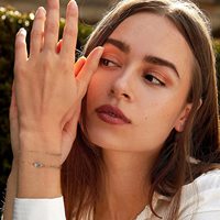 Pulsera de cadena de acero inoxidable con diseño de ojo de diablo y ojos azules, microincrustaciones de circonita y efecto de goteo de aceite.