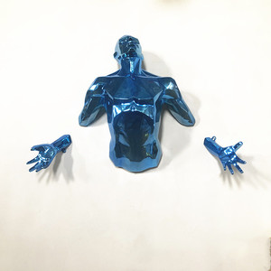 Sculpture murale moderne 3D en résine couleur bronze Matteo Pugliese, buste de homme, pour décoration murale, collection 2026 - Product Image 2
