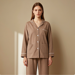 طقم بيجامة نوم نسائي من القطن بأكمام طويلة من تشكيلة كلاسيك، طقم ملابس استرخاء ناعمة بتصميم مخصص للنساء - Product Image 5