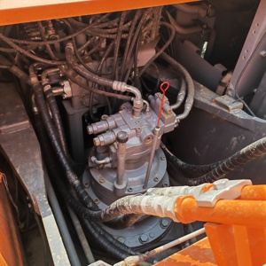 Excavadora Usada Hitachi ZX240-3 en Oferta, 24 Toneladas, Original de Japón, Excavadora Mediana con Motor Diésel Isuzu AA-6HK1X Confiable - Product Image 4