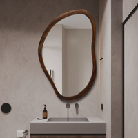 Miroir mural décoratif avec cadre en bois de couleur noyer irrégulier, décoration intérieure, hôtel moderne, armoire de salle de bain, miroir encadré pour le maquillage