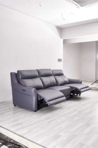 Sofá Reclinable Eléctrico de Cuero Genuino Moderno con Funciones de Masaje y Extensibles, Tres Asientos, Control Remoto - Product Image 5