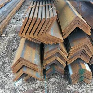 Angolare in <span class=keywords><strong>Acciaio</strong></span> al Carbonio Laminato a Caldo Nero Ba ASTM A36 Q235B Q355B SS400 30 #   40 #   50 #   63 #   70 #   75 #   80 #   <span class=keywords><strong>Acciaio</strong></span> Angolare per Torre Angolare - Product Image 2