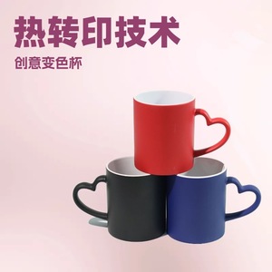 Taza que cambia de color, acabado cerámico mate, asa en forma de corazón, taza mágica para regalos - Product Image 3