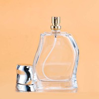 Flacon de parfum en verre transparent de 50 ml, forme incurvée unique, bouchon chromé argenté, rechargeable