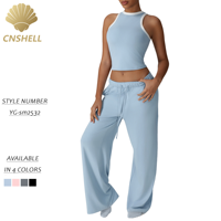 Ensemble de yoga pour femmes : débardeur de sport sans manches à col rond associé à un pantalon évasé confortable pour la course à pied