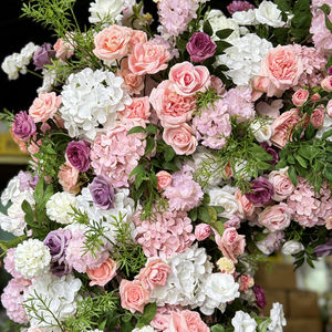 Arche de fleurs artificielles en soie rose et blanche romantique - Toile de fond idéale pour les mariages et les photos de rentrée scolaire - Product Image 3