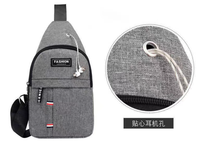 Wasserdichte Leichte Crossbody-Umhängetasche für Herren mit Kopfhörerloch Modische Herren-Seitentasche