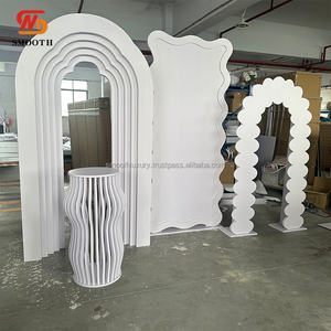 Arche de mariage lisse fond de scène avec lustre suspendu au milieu du fond acrylique - Product Image 2