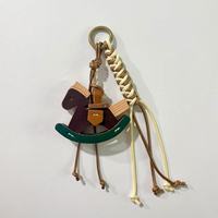 Portachiavi a forma di cavallo a dondolo in pelle PU di lusso, accessori fatti a mano, piccolo ciondolo da borsa da donna alla moda e resistente