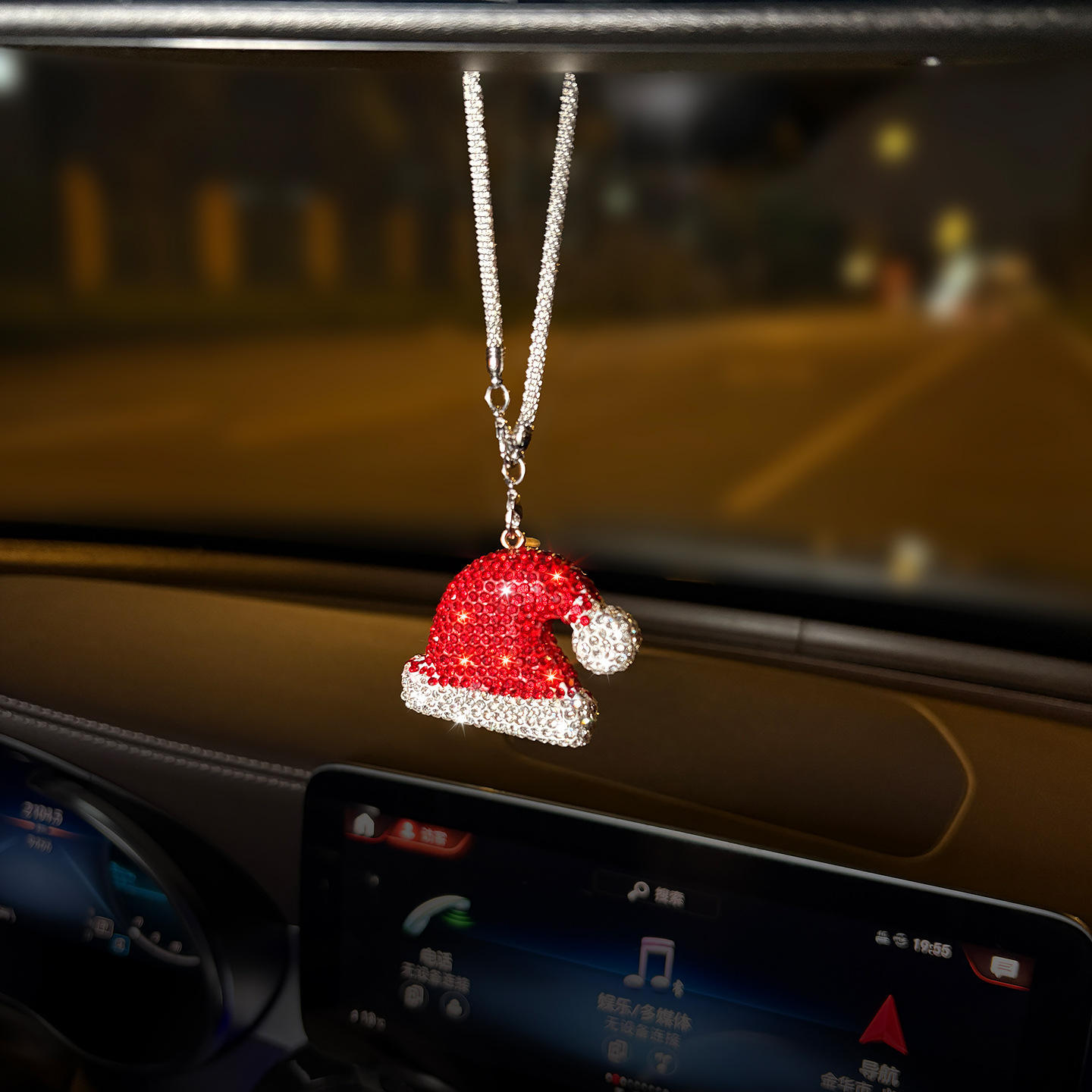 จี้เพชร [หมวกคริสต์มาส]]