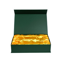 Boîte à fermeture magnétique en forme de cœur, en carton vert foncé mat avec doublure intérieure en soie, boîte en papier premium personnalisée
