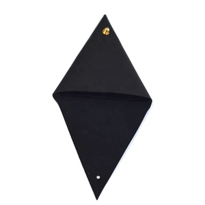 Monedero Triangular de Microfibra de Alta Gama con Botón y Logotipo Personalizado en Dorado - Product Image 5