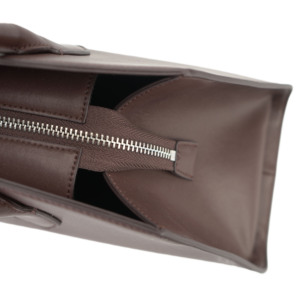 Elegante Bolso Tote de Cuero con Silueta Curva y Detalles de Costura Refinados - Product Image 6