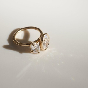 Anillo de Compromiso de Plata de Ley 925 con Dos Piedras de Moissanita de Corte Ovalado, Engaste Clásico Certificado, Estilo Toi et Moi - Product Image 5