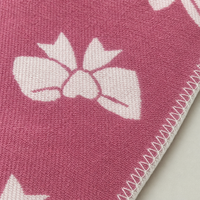 Plaid 100% polyester 390 GSM, avec ourlets triangulaires à points de surjet sur les 4 coins, motifs, tailles et couleurs personnalisables