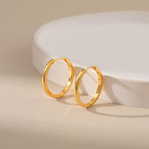 Elegantes pendientes de aro minimalistas de cobre chapado en oro de 18 quilates para mujer Versátil estilo diario y de negocios - Product Image 4