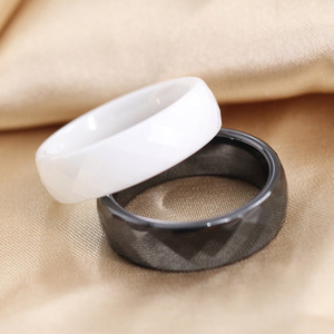 Bagues en céramique 6 mm, design géométrique à facettes, noir et blanc, bijoux de mariage unisexes - Product Image 3