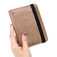 2026 Vente en gros de protège-passeports RFID en cuir véritable, design personnalisé, unique et amusant, avec fermeture à bande élastique
