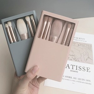 Juego de 5 Brochas de Maquillaje Facial con Espejo, Pelo Sintético Suave, para Polvo Suelto, Rubor y Sombra de Ojos, Brocha Cosmética Portátil de Viaje - Product Image 1
