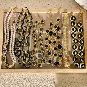 Chaîne de chandail rétro français peinture à l'huile médiévale fille Vintage bouton collier femme Niche Design chaîne de clavicule délicate - Product Image 6