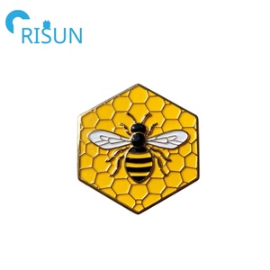 Spille Distintive a Forma di Insetto Cartoonesco, Ape dell'Apiario in <span class=keywords><strong>Smalto</strong></span> <span class=keywords><strong>Giallo</strong></span>, Vibrante Spilla 'Wee Bee Kind', Graziose Spille a Forma di Animali - Product Image 4