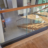 Balustrade de balcon moderne en verre trempé sans cadre avec profilé en U en aluminium et éclairage LED pour intérieur et extérieur