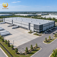 Centre de distribution logistique en acier, entrepôt industriel, bâtiment de stockage préfabriqué, quai de chargement métallique