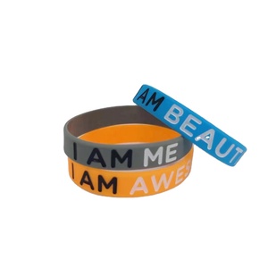 Bracelet en silicone phosphorescent pour fête de remise des diplômes, logo personnalisé en creux, lot de 1000 pièces pour célébration nocturne et après-fête - Product Image 6