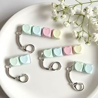 Porte-clés LED créatif et tendance en acrylique, couleur et taille personnalisables, logo personnalisé accepté pour la promotion