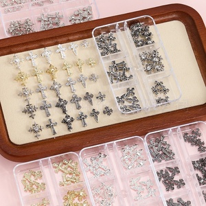 Accesorios de Uñas de Aleación con 6 Rejillas, Diseño de Cruz <span class=keywords><strong>3D</strong></span>, Combinación Simple con Dijes de Cruz, ¡Venta Caliente! - Product Image 2
