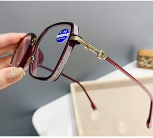 Lunettes de lecture de haute qualité Lunettes de presbytie anti-lumière bleue avec tempérament élégant disponibles en couleurs de monture rouge et marron - Product Image 5